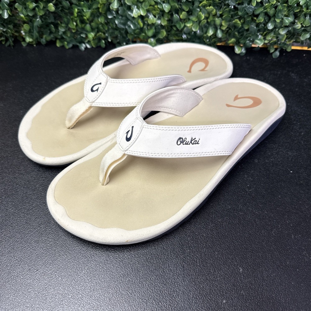 OluKai Ohana Men White Cream Water Resistant Beach Sandals Flip Flops 11 10110A